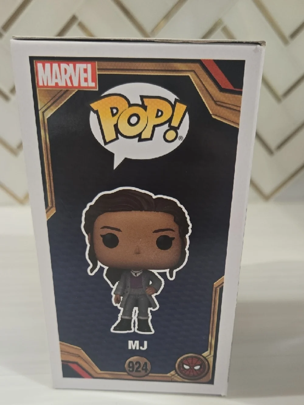 Funko Pop! Spider-Man: No Way Home #924 MJ Figurine - Gray Outfit - Picture 2 of 5